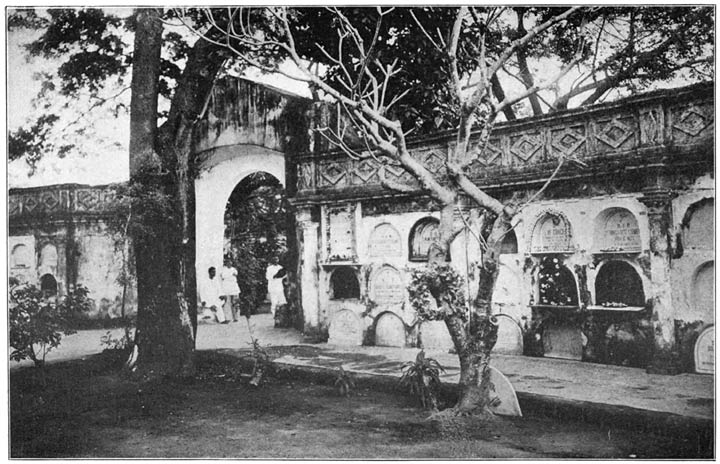 The &ldquo;Ovens&rdquo; in Paco Cemetery, Manila