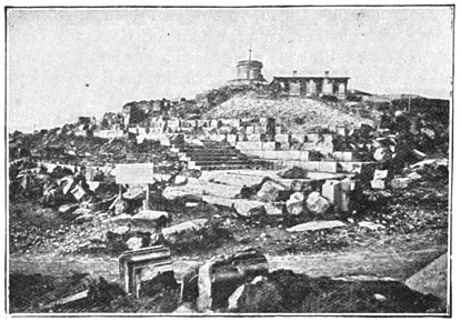 Ru&iuml;nen van den romeinschen tempel met observatorium op den top van den Puy de D&ocirc;me.