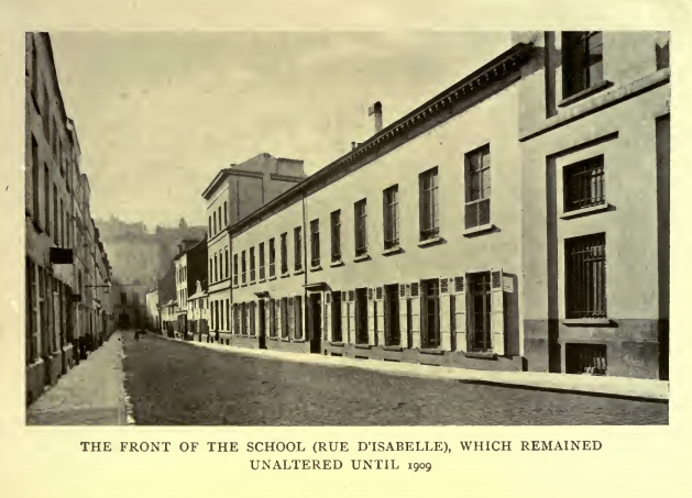 THE FRONT OF THE SCHOOL (RUE D'ISABELLE),
WHICH REMAINED UNALTERED UNTIL 1909