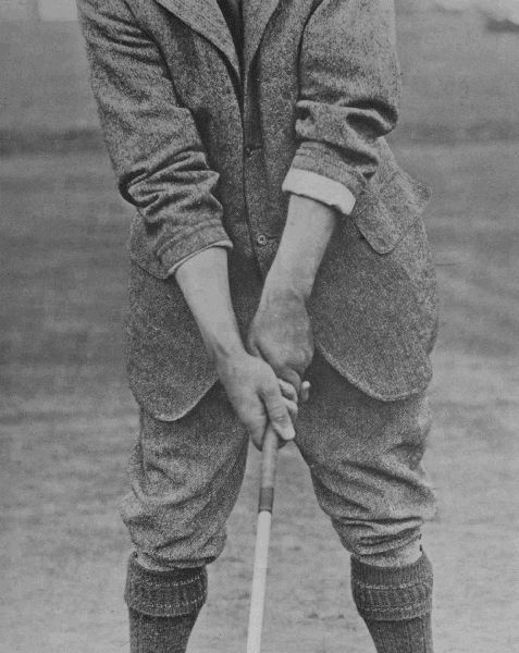 PLATE I.

HARRY VARDON'S GRIP

Showing the overlapping of the first finger of the left hand by the
little finger of the right. This is now the orthodox grip.