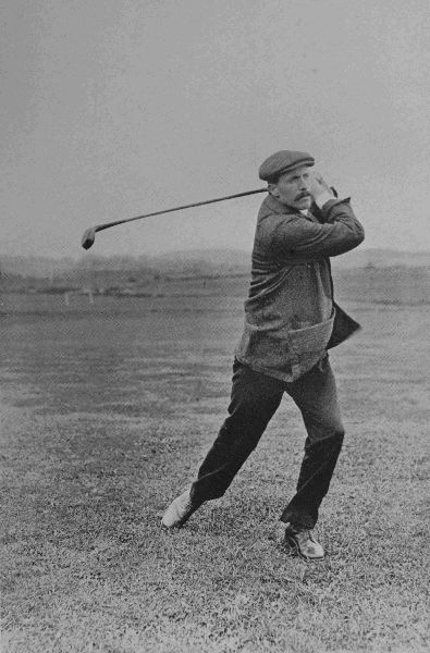 PLATE VIII.

EDWARD RAY

This plate shows the champion's tremendous finish in the drive. Ray,
at the top of his stroke, gets much of his weight on his right foot,
but does not advise others to do so.