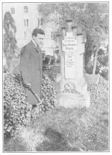 The author at the grave of Bosco. From a photograph in
the Harry Houdini Collection.