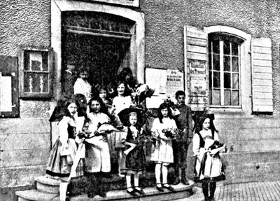 French School Children Waiting to Welcome General P&eacute;tain