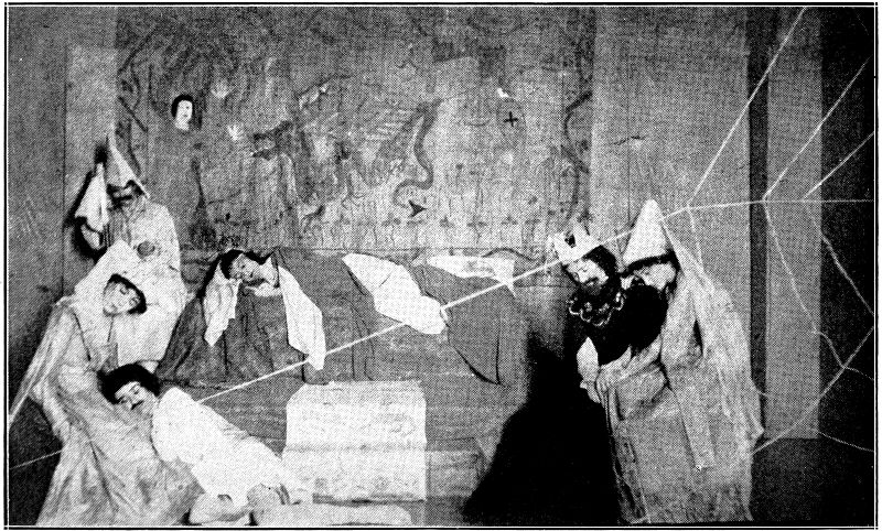 Picture of people sleeping in the palace